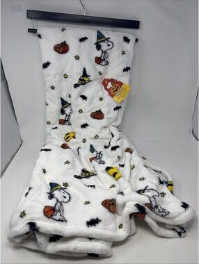 Snoopy Peanuts White Halloween Blanket Size 50x70